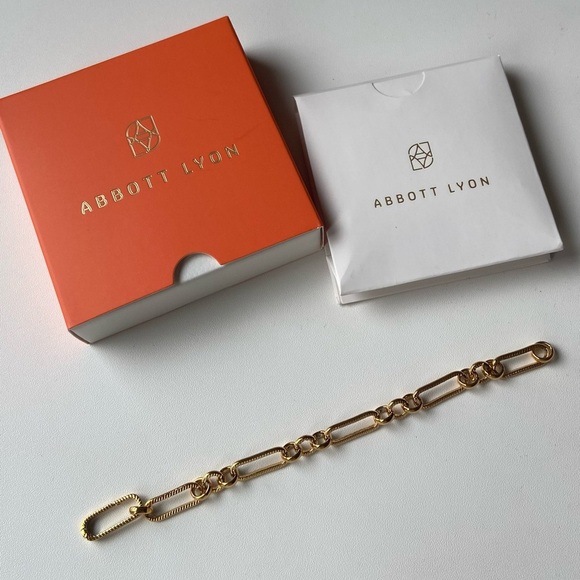 Small Figaro Chain Bracelet (Gold) ABBOTT LYON FIGARO CHAIN BRACELET